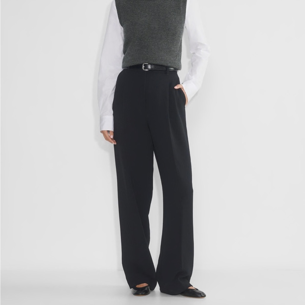Aritzia Effortless Pants in Black Size 6